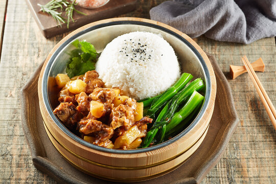 土豆排骨饭