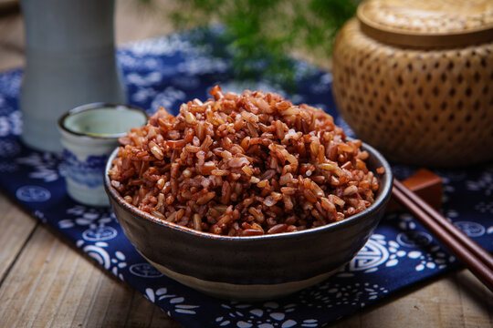 健康纯正的红米饭