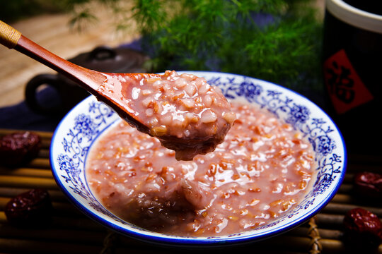 营养健康的红米粥