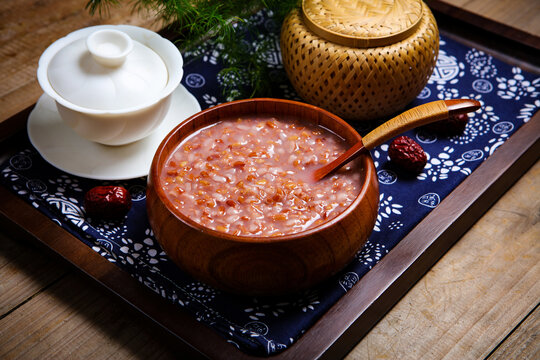 营养健康的红米粥