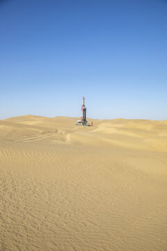 沙漠里的石油勘探