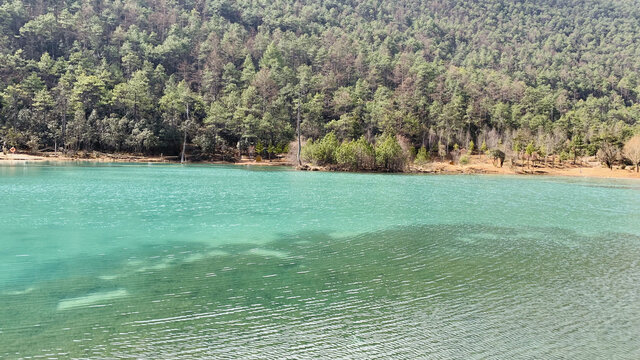 蓝月湖