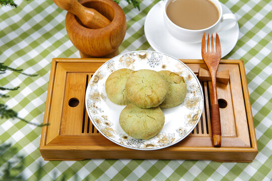 清香高雅的抹茶鲜花饼