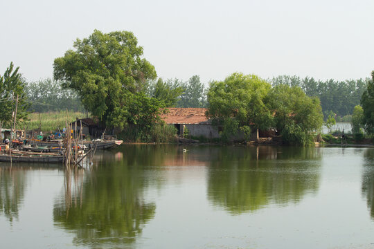 鱼塘小屋