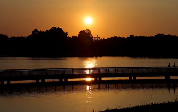 东莞企石东青湖夕阳