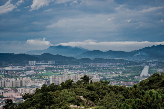 夏季雨后的余姚城市风光