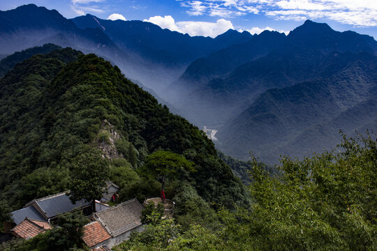 翠华山上的小庙