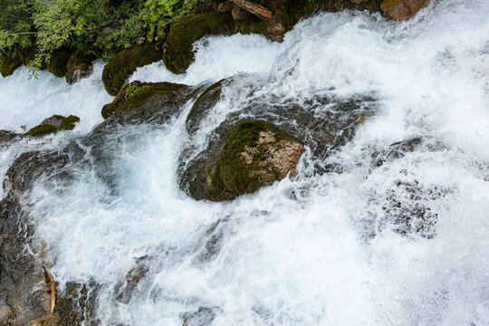 水墨山泉