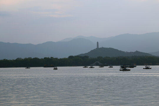 颐和园昆明湖景色