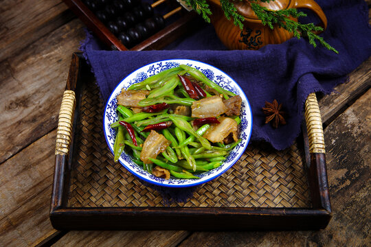 五花肉炒四季豆