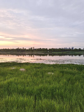 夕阳湖泊