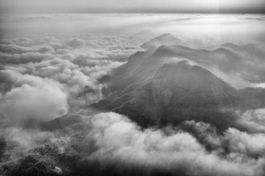 高空山脉云海黑白风光航拍