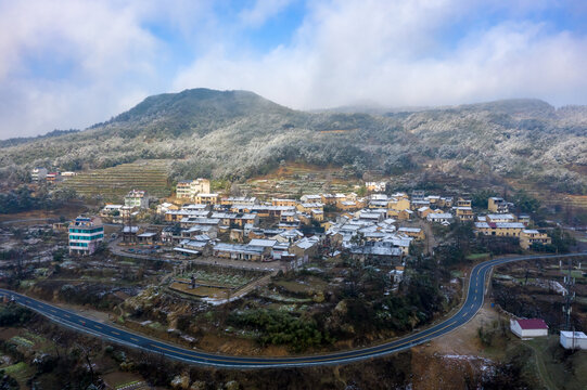 浦江传统古村落登高村雪景航拍