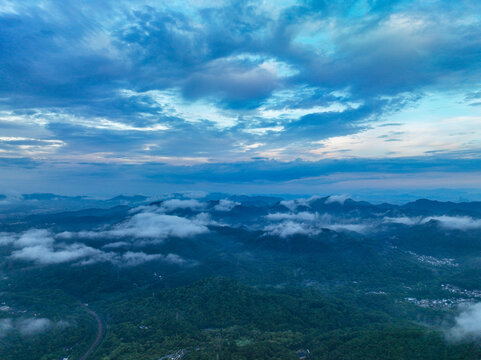 航拍云海下的杭州西湖自然风光
