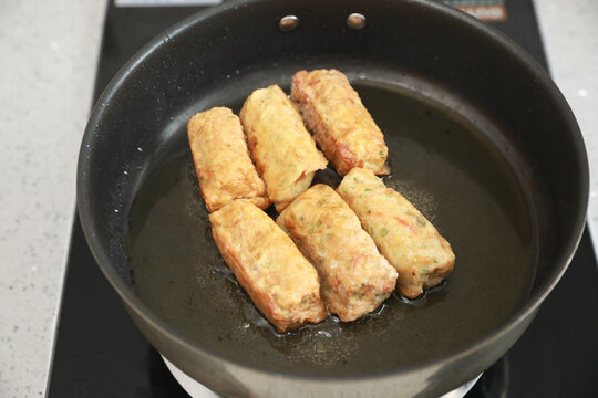 鸡蛋肉卷