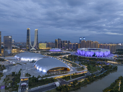 杭州奥体中心体育馆夜景