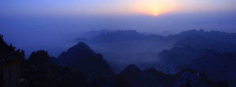 日出大岳群山