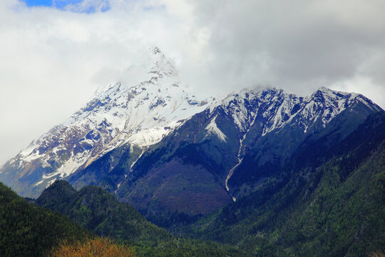 山林雪山