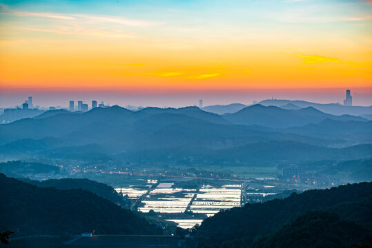 湖南长沙莲花山日出景观