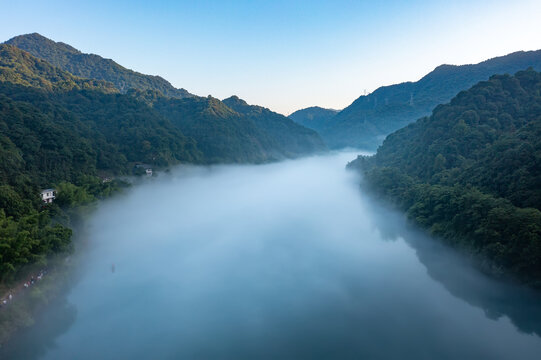 湖南郴州资兴市雾漫小东江