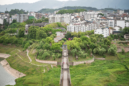 重庆石宝寨吊桥风光