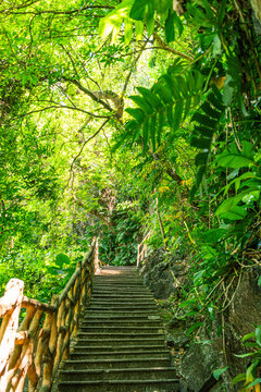 玉屏岩登山步道石头台阶