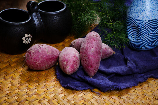 新鲜的紫薯
