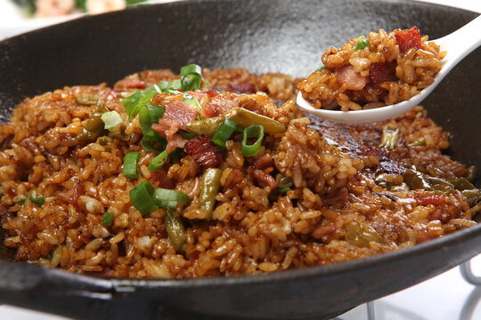 铁锅焖饭