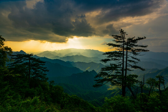 大明山黄昏晚霞景色