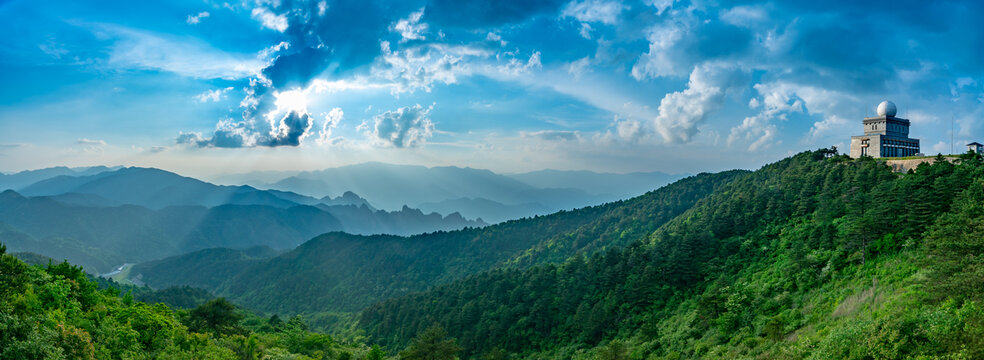 牵牛岗山顶全景蓝天白云