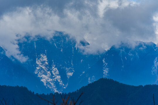 雪山云雾