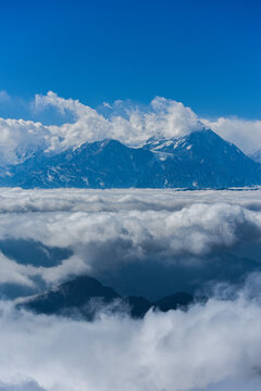 雪山云海