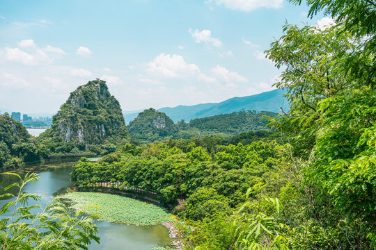 马鞍亭俯瞰风景星湖竹筏