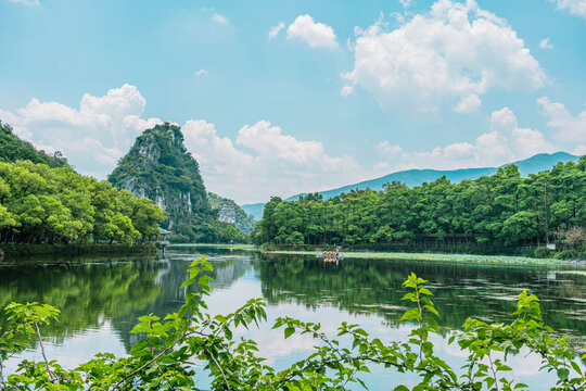 七星岩景区临壑亭星湖竹筏