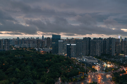 成都暴雨乌云灯火居住建筑照明