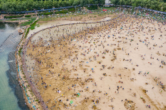 郑州北龙湖沙滩户外露营胜地