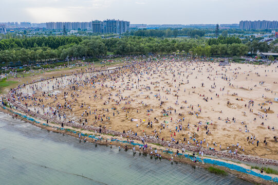 郑州北龙湖沙滩户外露营胜地