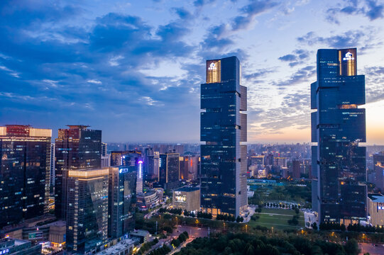 航拍郑州绿地双子塔天际线夜景