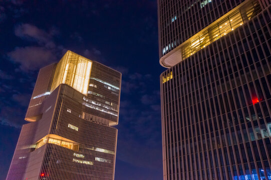 航拍郑州绿地双子塔天际线夜景