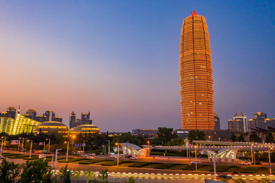 航拍郑州大玉米楼千玺广场夜景