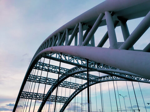 钢筋铁拱桥