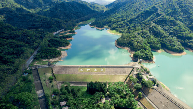 山间水库森林青山绿水