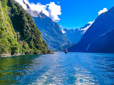 米尔福德峡湾米佛峡湾