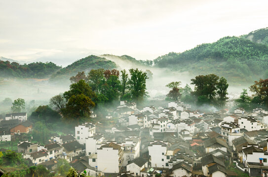 婺源石城村晨雾局部图