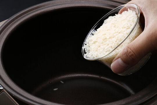 洗米焖米饭