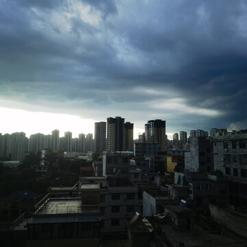 雨前的天空