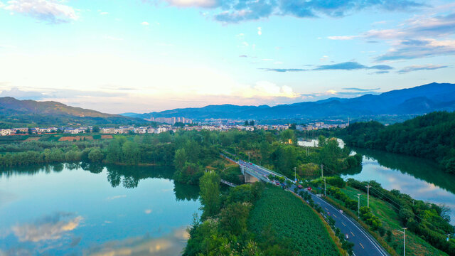 龙湖秋景