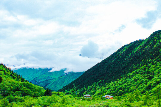 黄龙山顶五彩池