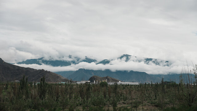 藏区路上风景