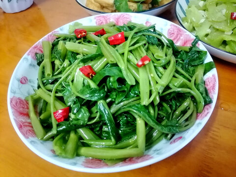 小炒通心菜